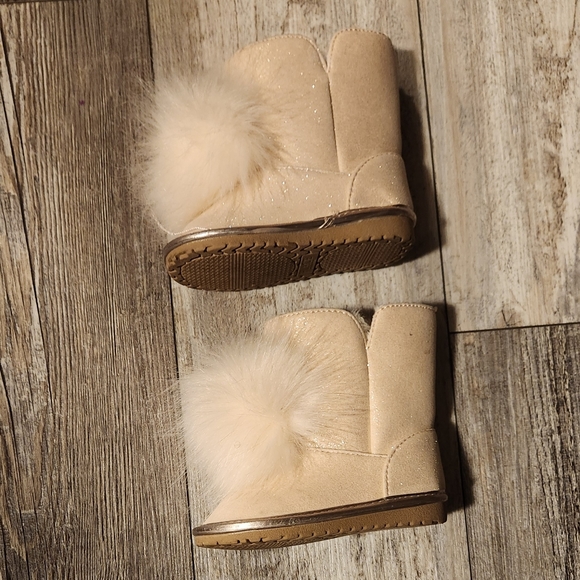 The Children's Place Infant Girl Pom Pom Sparkly Boots - size 5 - Picture 3 of 8